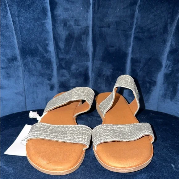 Andre Assous Gray Woven Sandals w/ Leather Lining & Insole Size 9 NWT - Picture 2 of 4